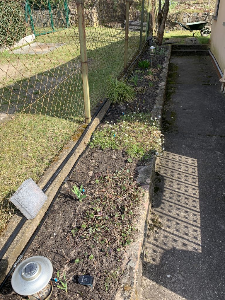 Verlegung einer neuen Bewässerungsleitung an alter Stelle