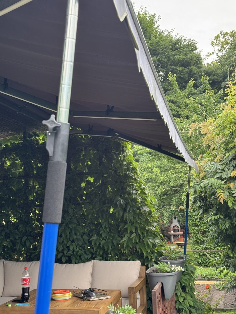Deckenstütze + Markise = Vordach der etwas anderen Art